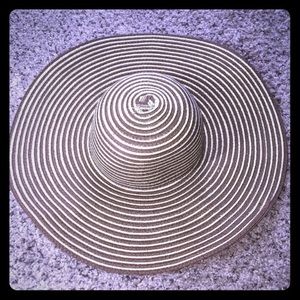 NWOT Gold & Brown Striped Floppy Beach Hat